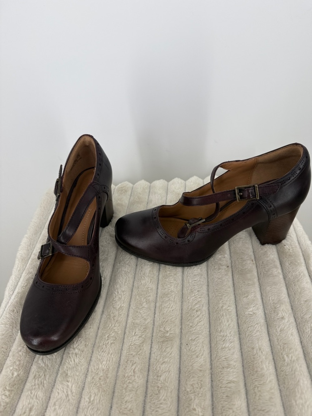 Clarks SOLD - Picture 4 of 11